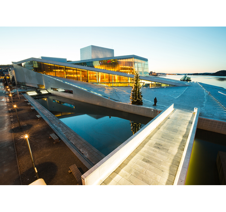 Modernus architektūros stebuklas miesto sienų freska - „Tenstickers“