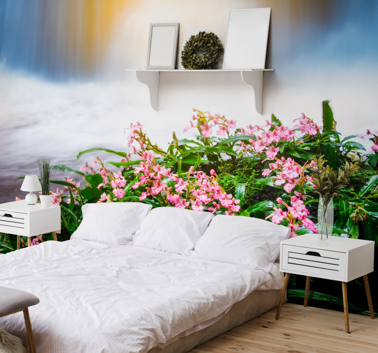 Krioklys su rausvomis gėlėmis krioklio paveikslas - „Tenstickers“