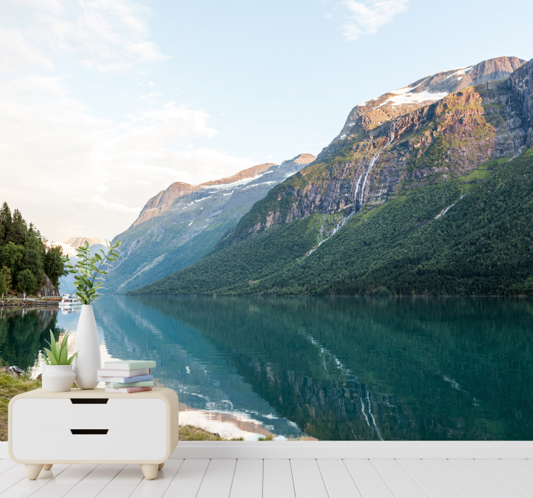 Medžio peizažas ežero sienos freskoje - „Tenstickers“