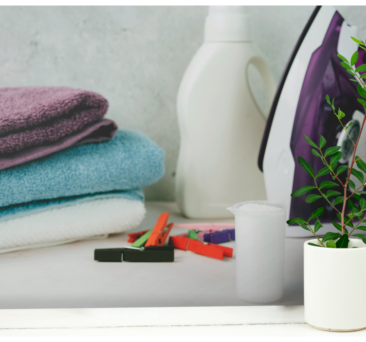 Rankšluosčiai ir kaiščiai skalbinių senovinis sieninis paveikslas - „Tenstickers“