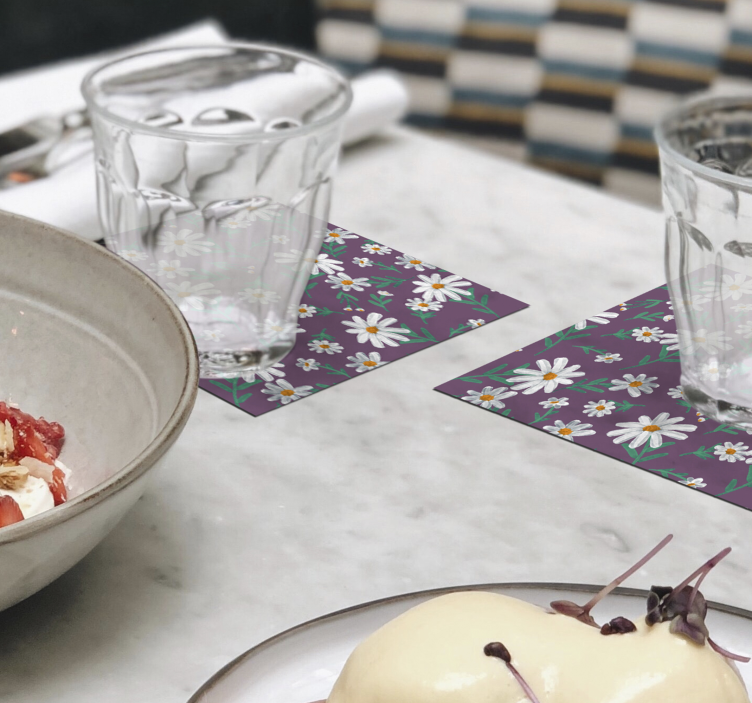 Daisy gėlių padėkliukai su purpuriniu fonu - „Tenstickers“