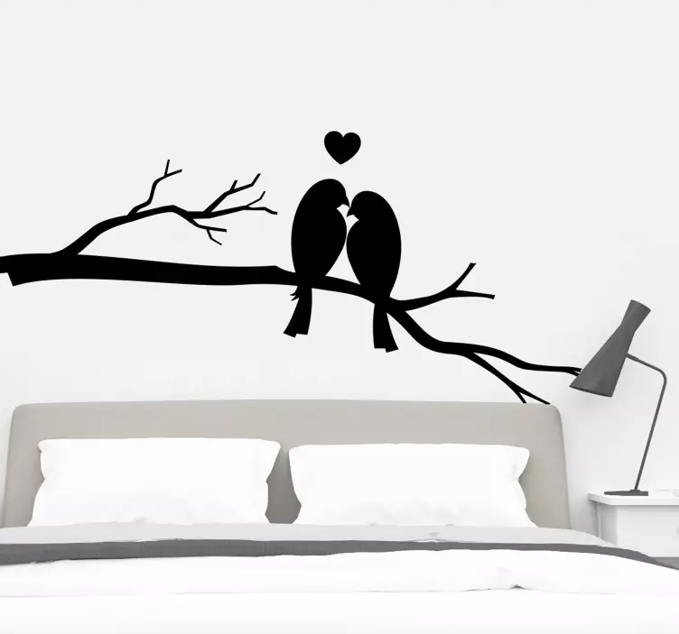 Rudens medis su paukščiais, bučiuojančiais sienos lipduką - „Tenstickers“