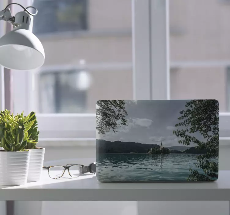 Vaizdingas ežero vaizdas Nešiojamojo kompiuterio lipdukas - „Tenstickers“