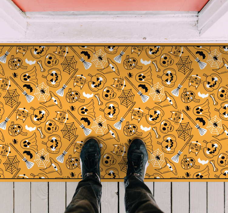 Demonstruojamos mumijos, moliūgai ir šikšnosparniai - „Tenstickers“