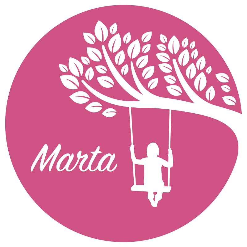 Mergaitė ant sūpynės rožinio fono vaikų vinilo kilimėlio - „Tenstickers“