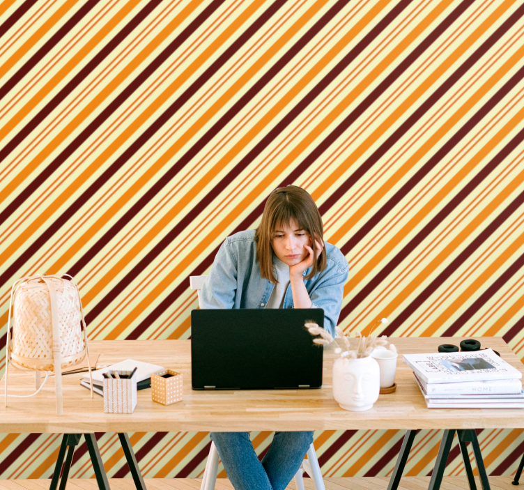 įstrižainės juostelės raštas horizontalios juostos tapetas - „Tenstickers“